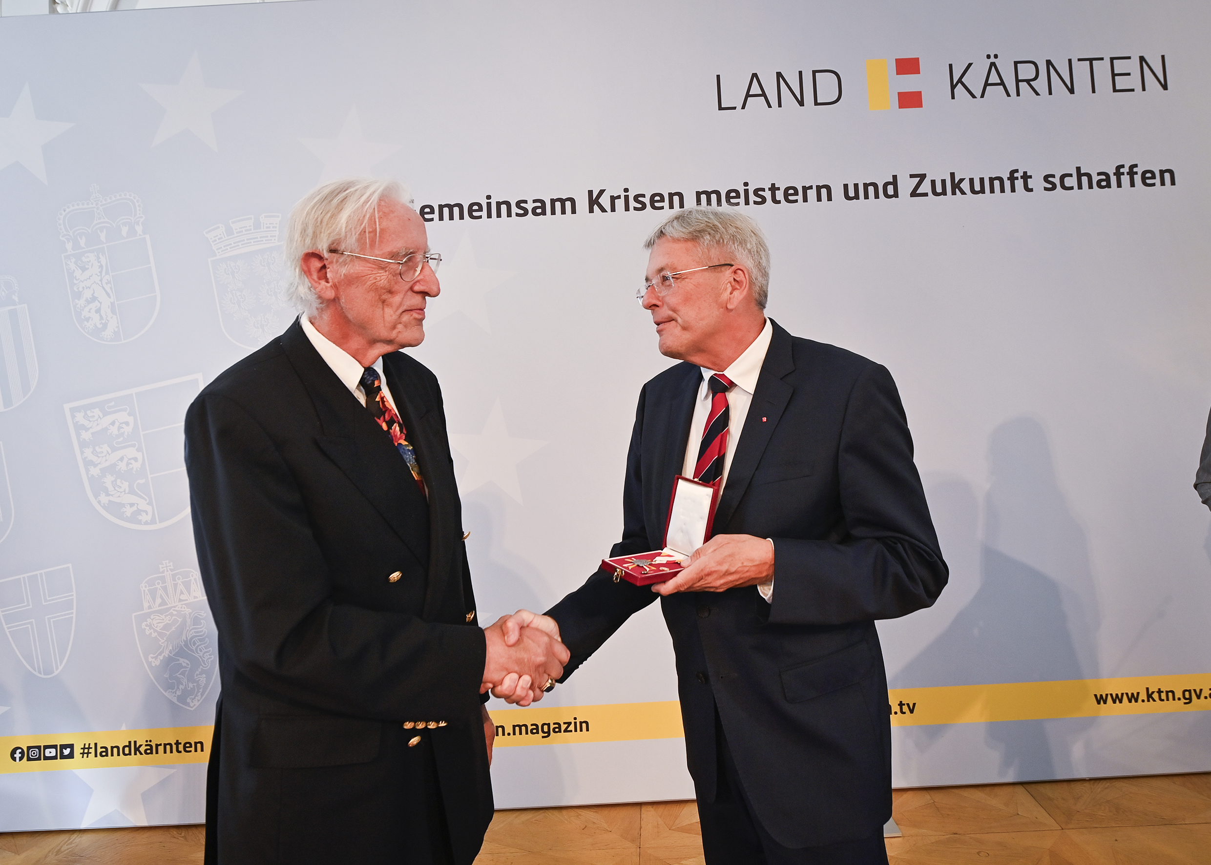 Prof Henry Neumueller und Landeshauptmann Dr Peter Kaiser